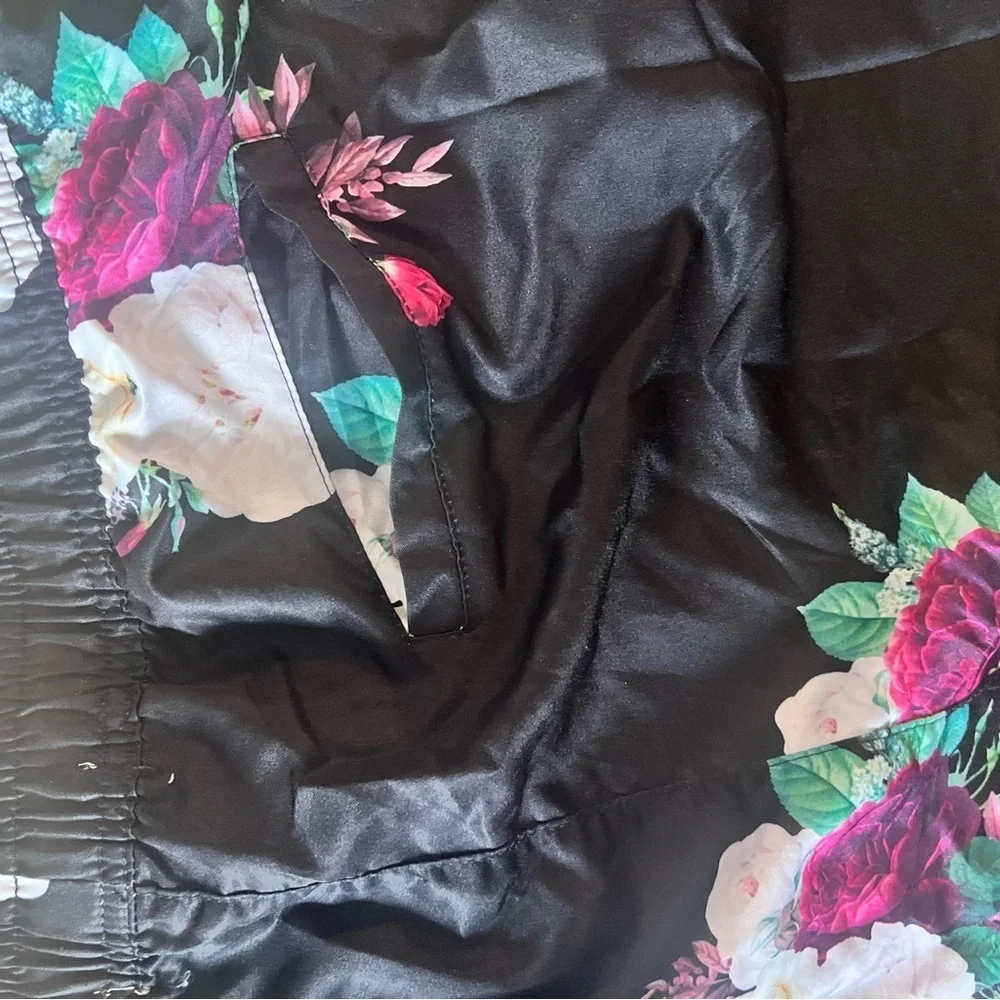 Floral‎ Black Swim Shorts Size Large